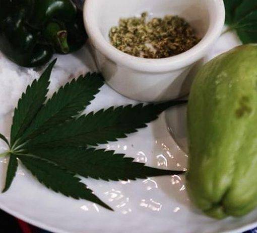 Jedzenie marihuany cannabis w jedzeniu